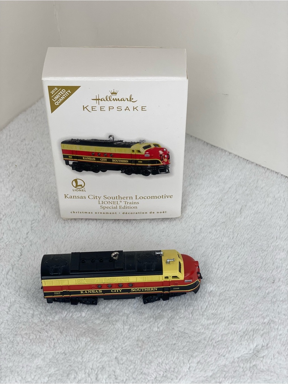 Hallmark 2010 Limited Kansas City Southern Locomotive Lionel Train Ornament
